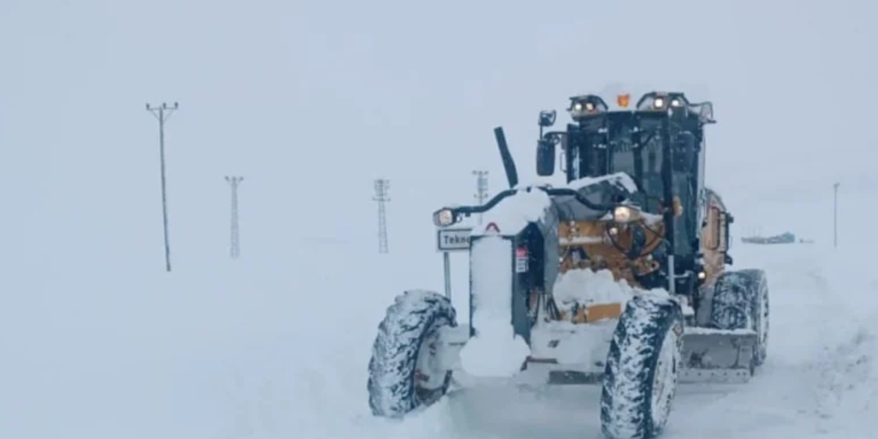 Hakkari'de 281 yerleşim yeri ulaşıma kapandı