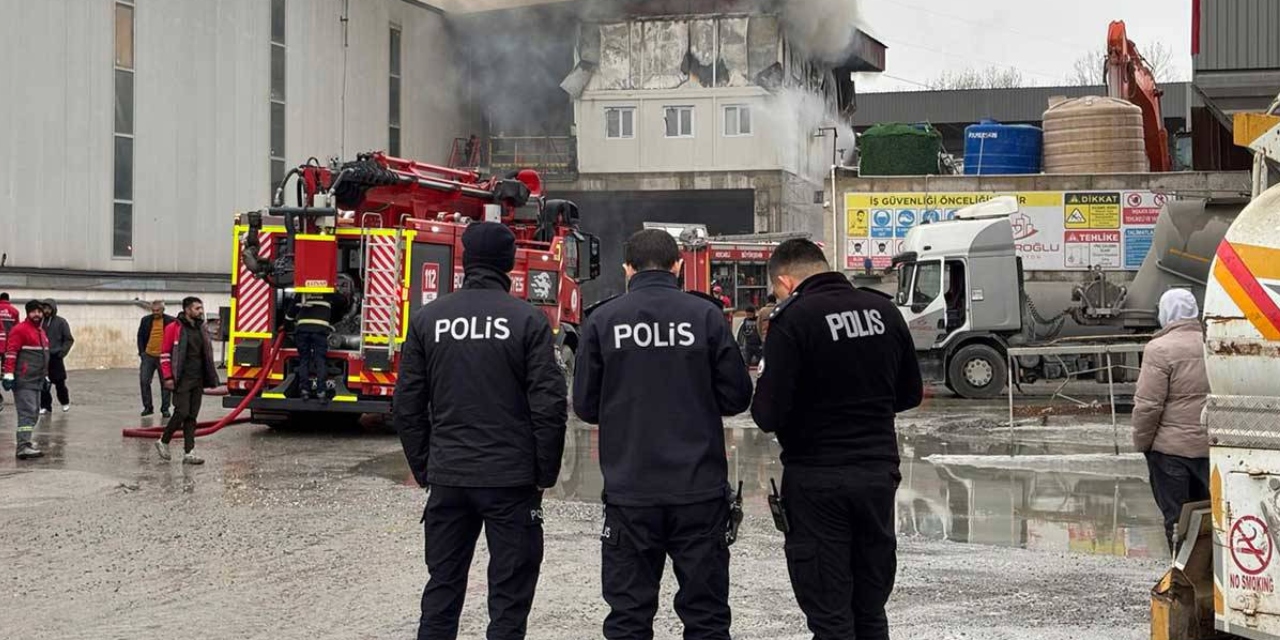 Kocaeli'nde beton santralinde yangın: 2 işçi dumandan etkilendi