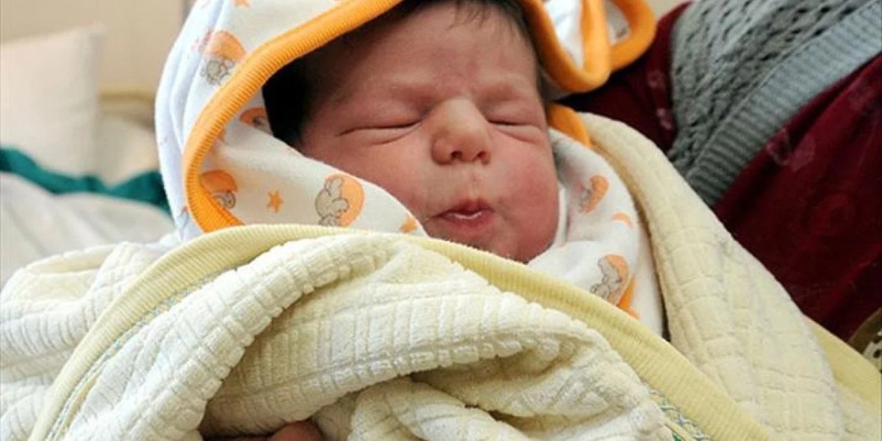Bebeklere 2025'te en çok konulan isimler: Sürpriz geldi