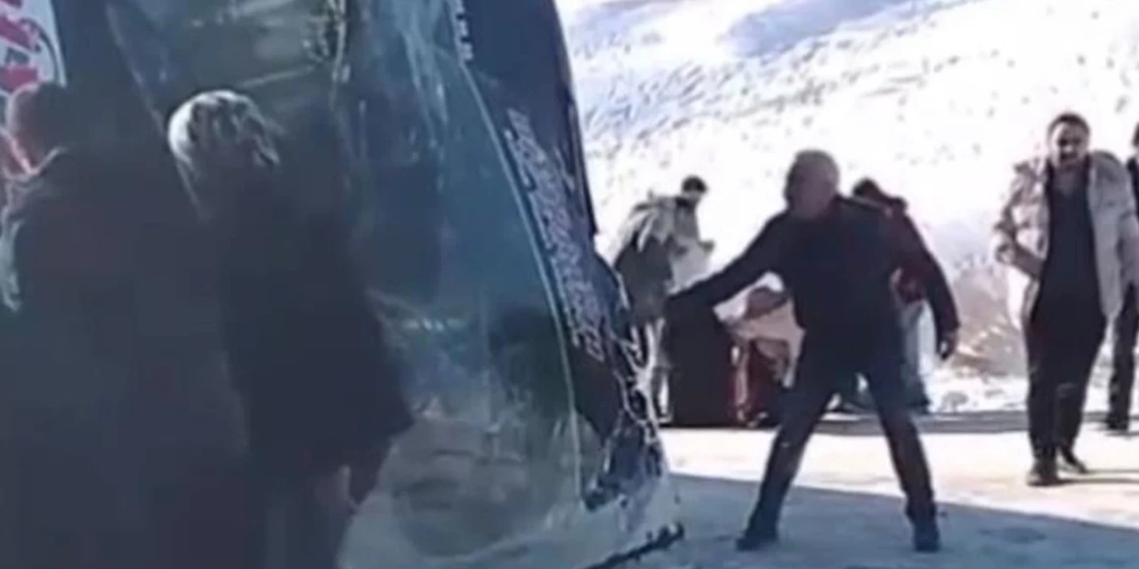 Kars'ta yolcu otobüsü devrildi: Çok sayıda yaralı var