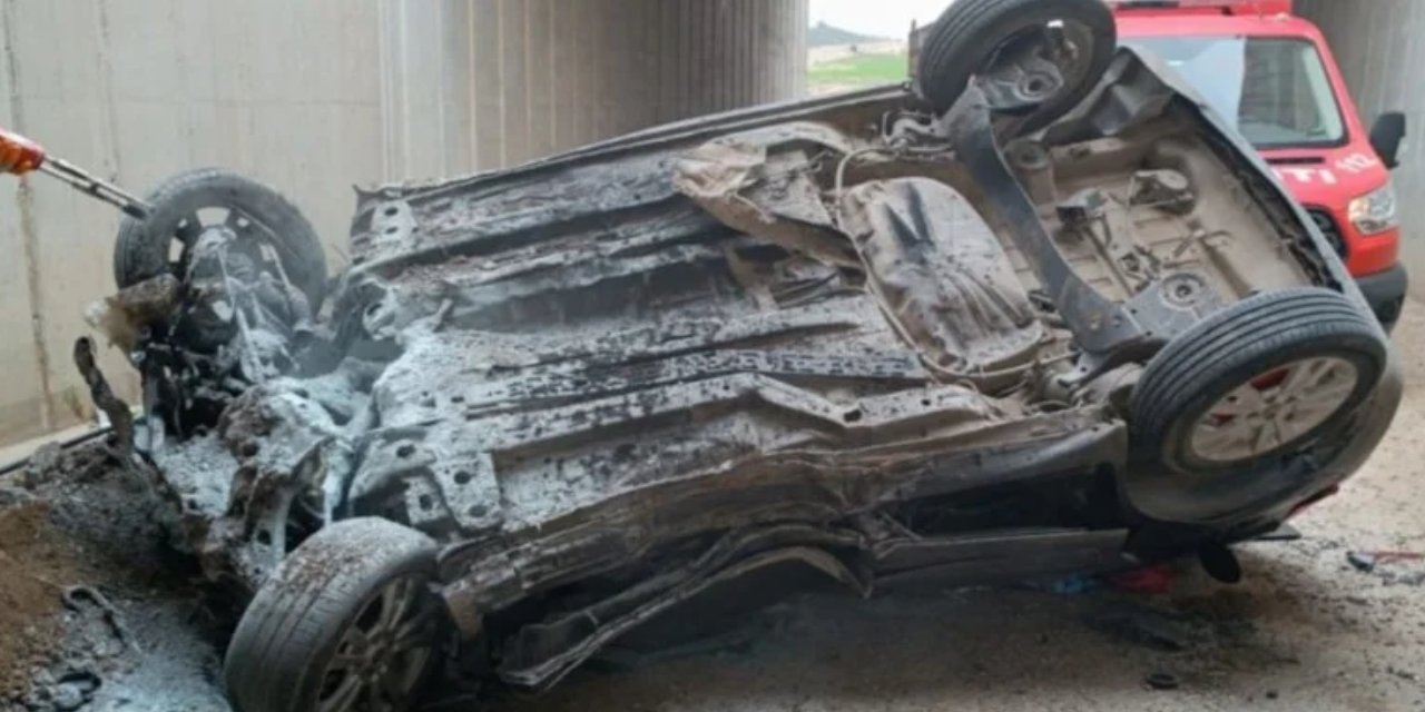 Tarsus'ta otomobil köprüden düştü: 2 ölü 3 yaralı