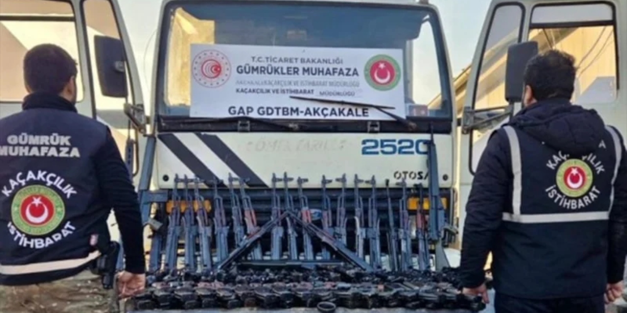 Suriye'den Türkiye'ye giren kamyonda 51 silah ile 41 şarjör ele geçirildi
