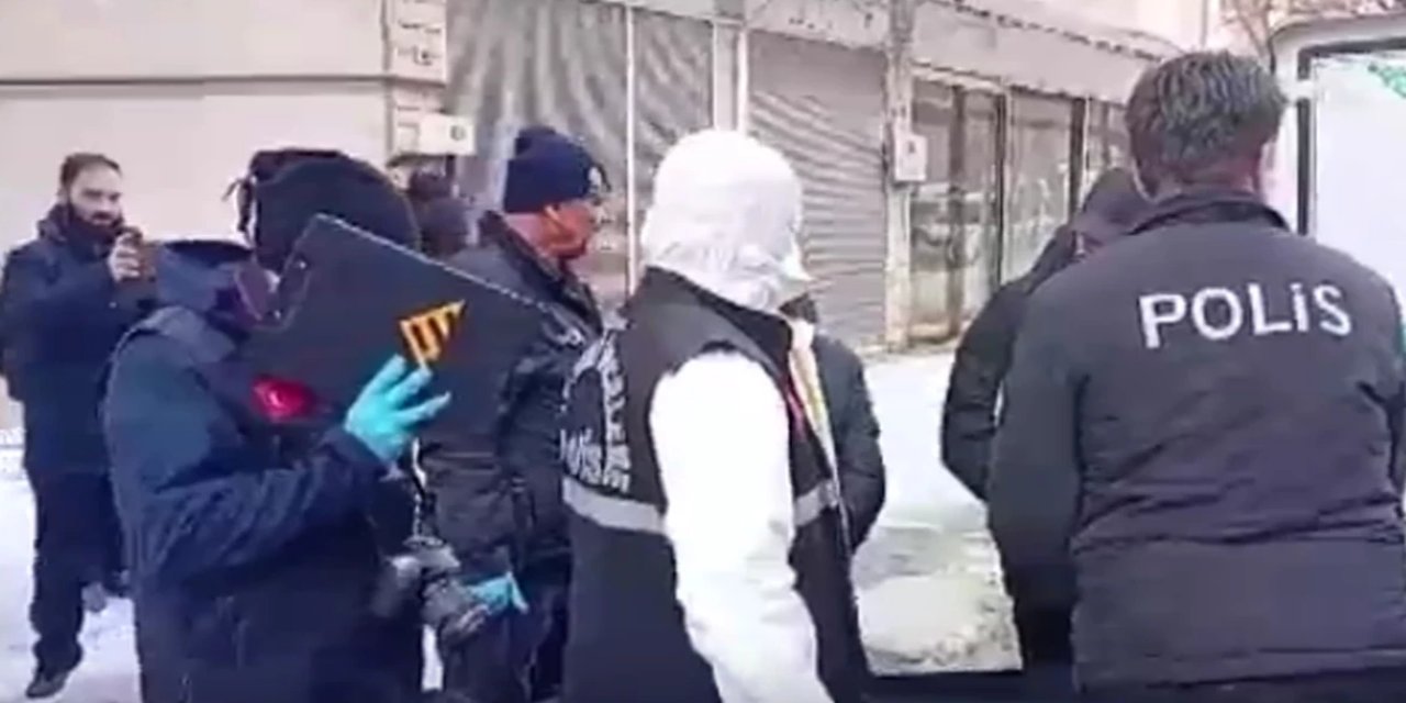 Akademisyen evinde ölü olarak bulundu