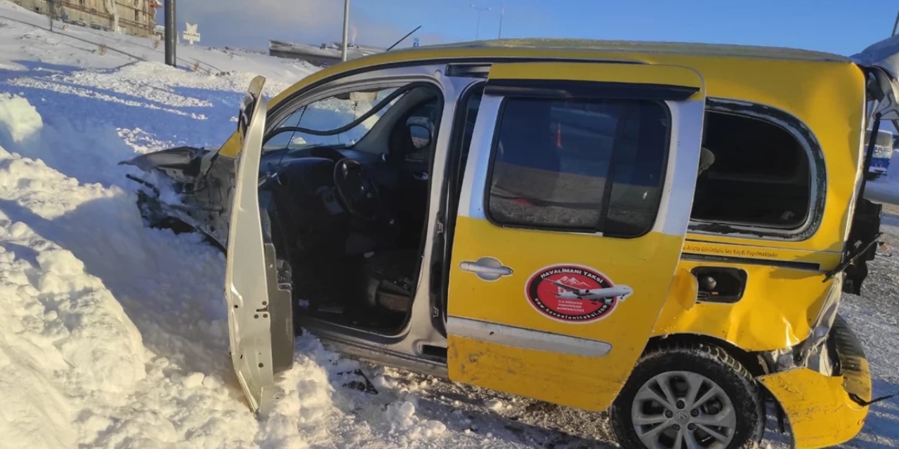 Yolcu minibüsü ile ticari taksi çarpıştı: 1'i ağır 16 yaralı