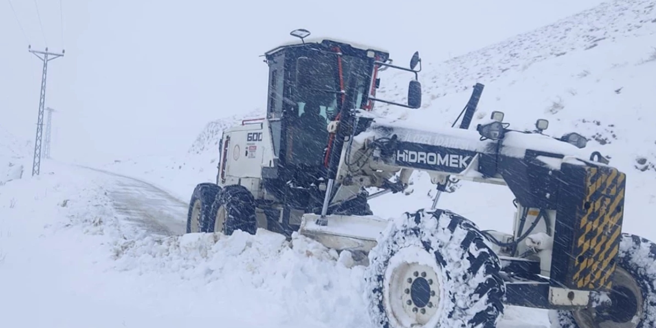 Elazığ'da 182 köy yolu kardan ulaşıma kapandı