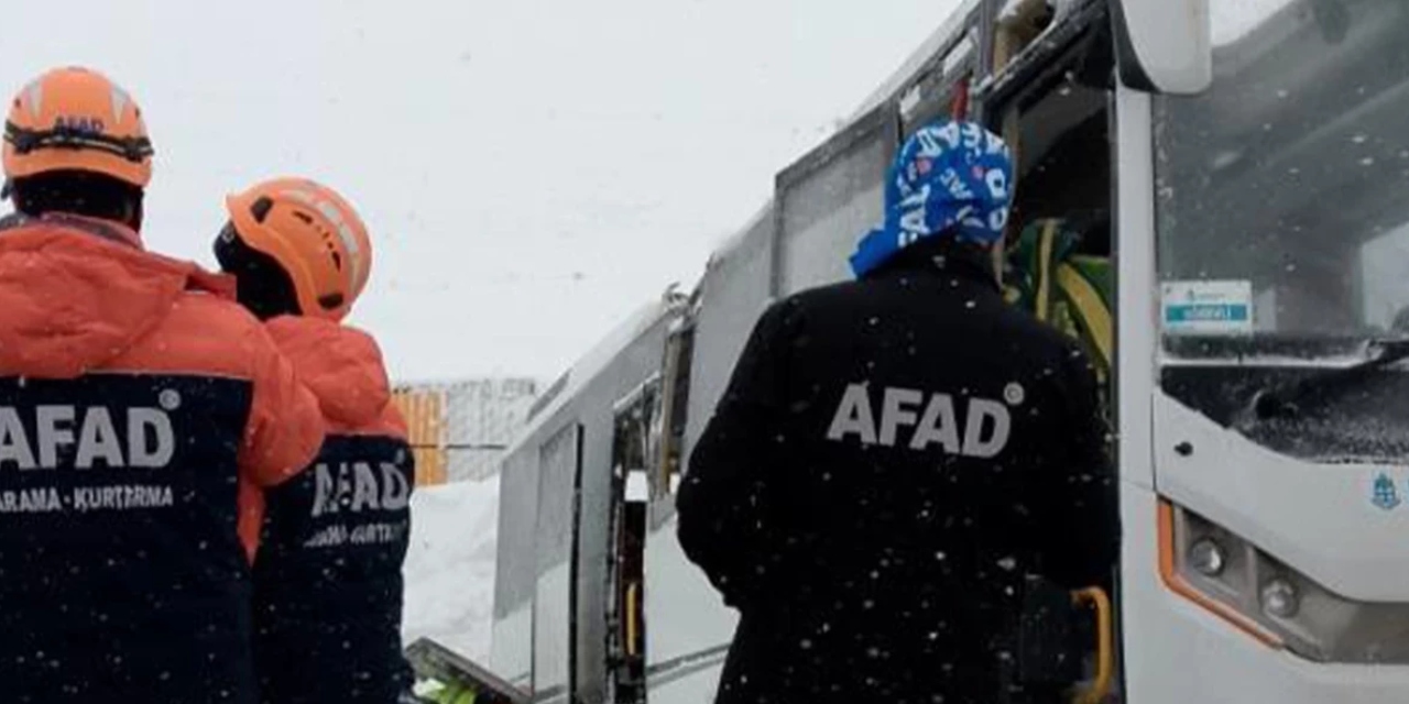 Kayseri'de cenaze taşıyan minibüs devrildi: 22 kişi yaralandı