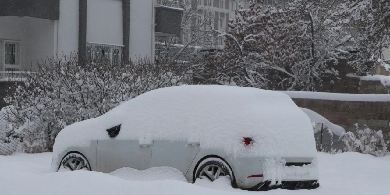 Van'da 287 yerleşim yeri ulaşıma kapandı