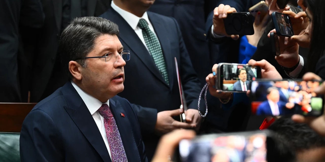 Bayrak provokasyonunda 14 kişi gözaltına alındı