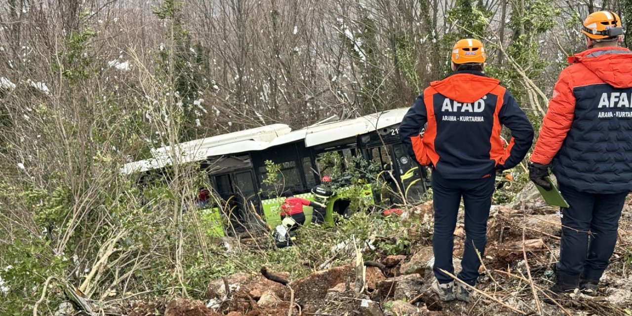Kocaeli'de otobüs devrildi: Çok sayıda yaralı var