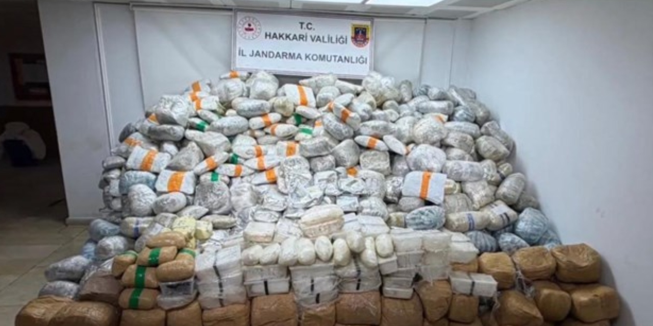 Hakkari'de 860 kilogram uyuşturucu ele geçirildi