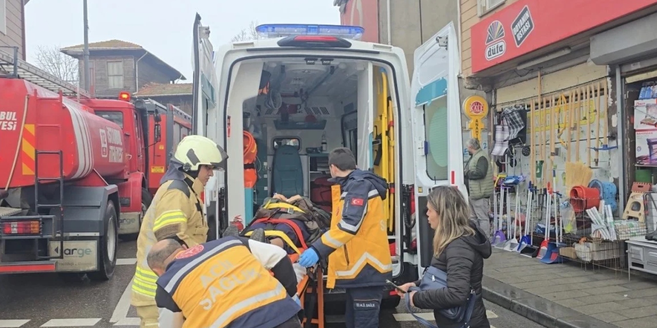 İstanbul'da 2 İETT otobüsü kafa kafaya çarpıştı