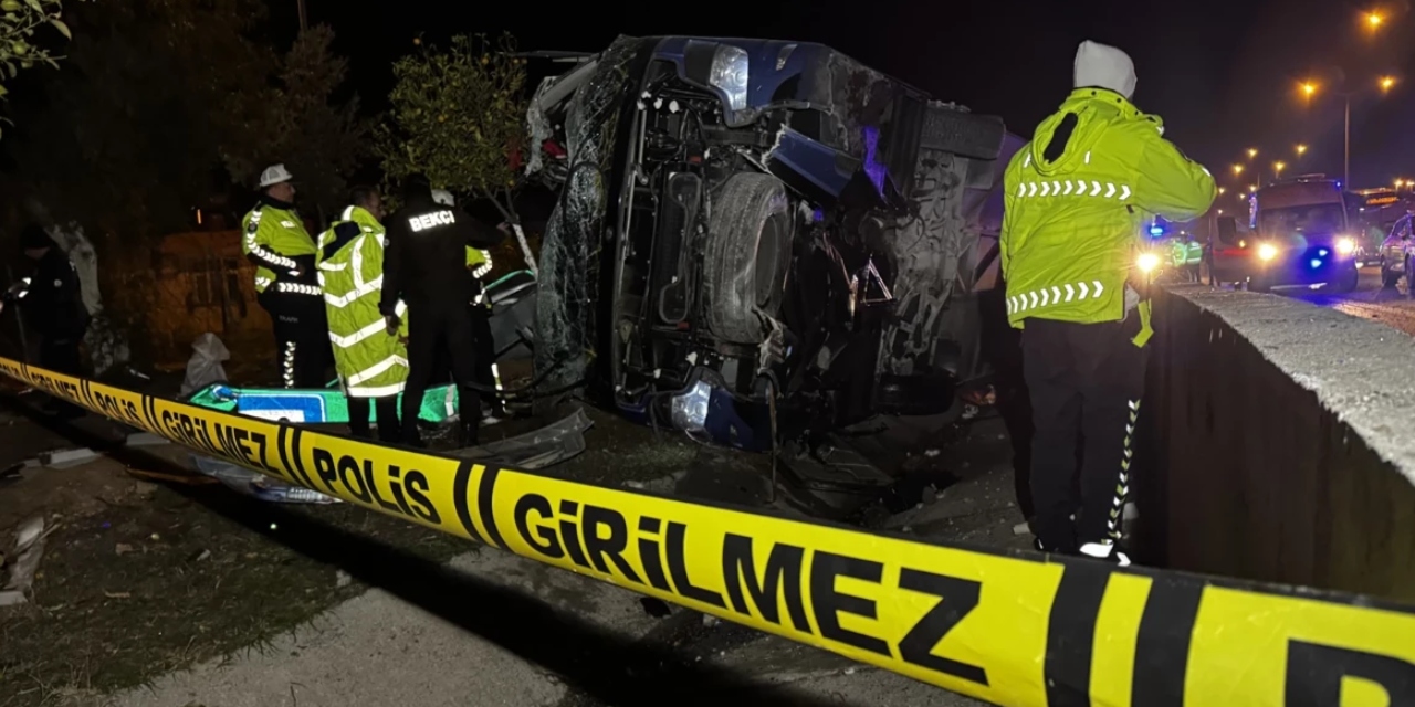 Adana'da otobüs devrildi: 8 kişi yaralandı