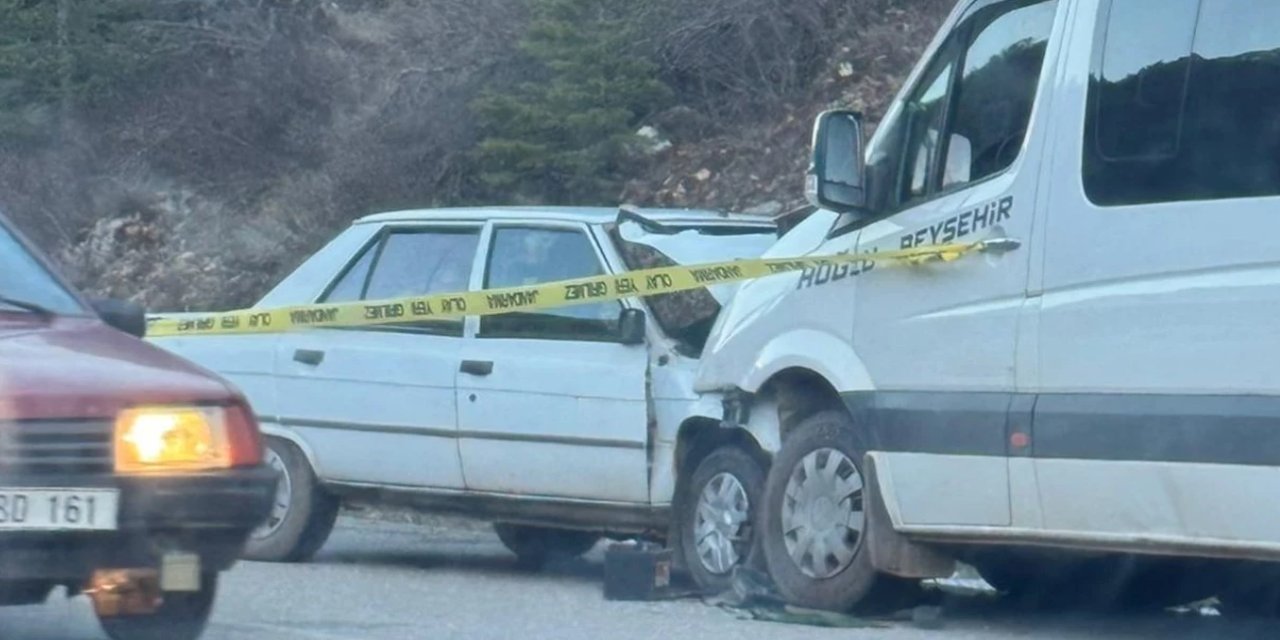 Konya'da otomobil ile minibüs çarpıştı: 1 ölü 1 yaralı