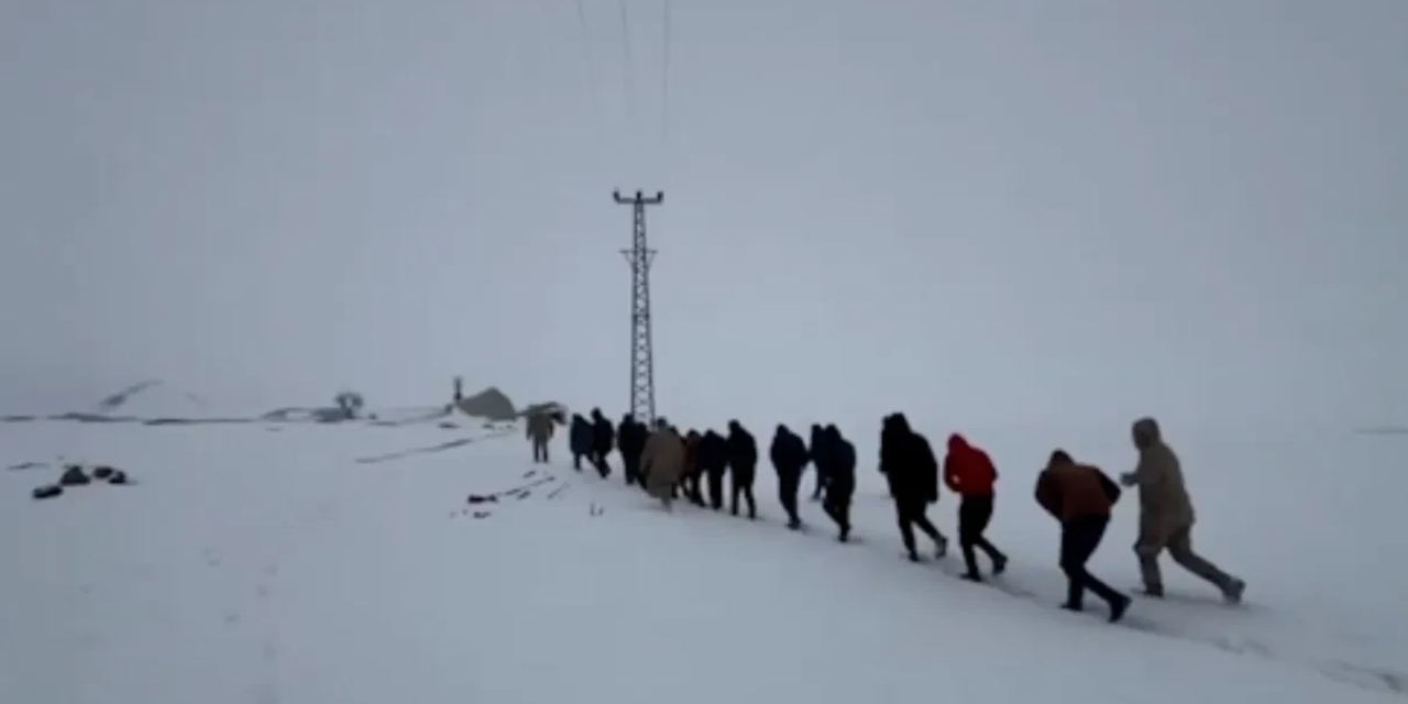 Bakan Yerlikaya duyurdu: 171 göçmen kaçakçılığı organizatörü yakalandı