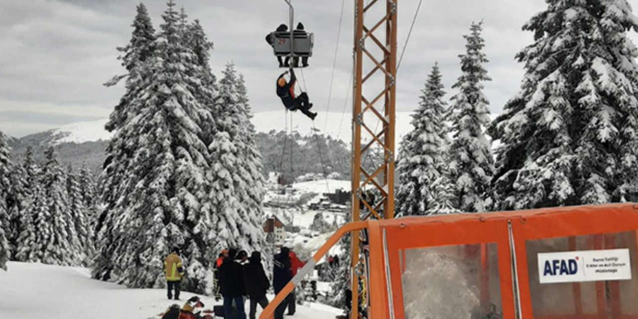 Uludağ'da arızalanan telesiyejde mahsur kalanlar kurtarıldı