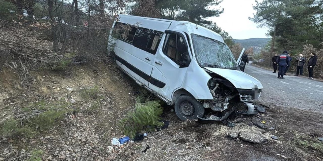 Karabük'te minibüs şarampole uçtu: Çok sayıda yaralı var