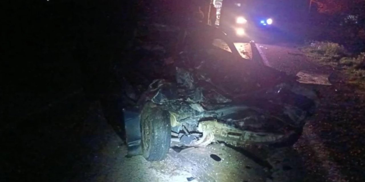 Manisa'da kamyon ile otomobil çarpıştı: 1 ölü 1 yaralı