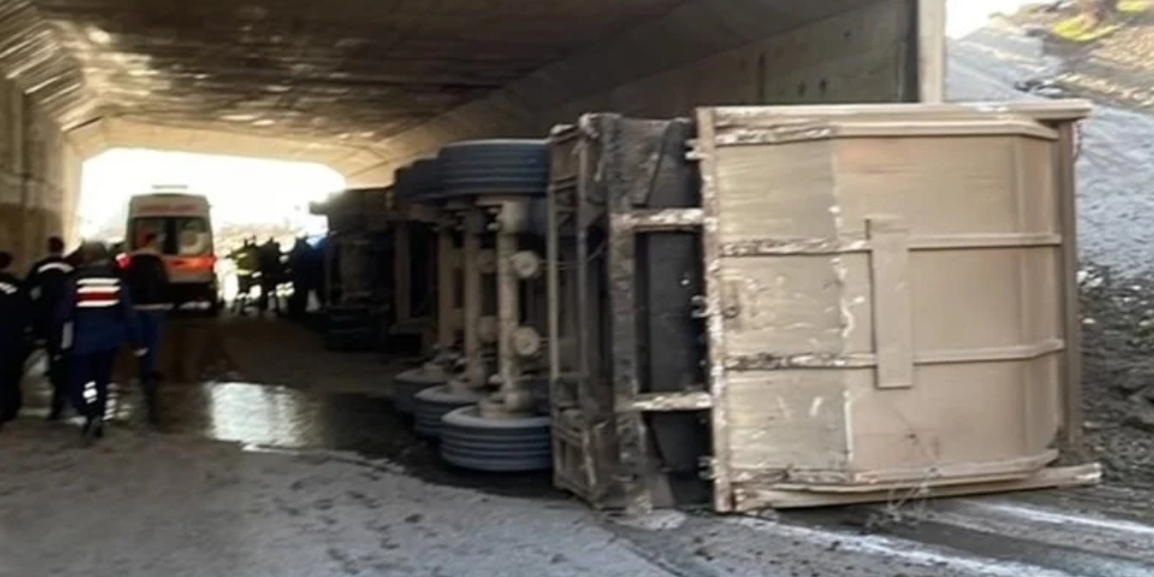 Çankırı’da tır devrildi: 4 kişi yaralandı