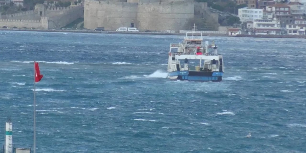 Feribot seferlerine fırtına engeli: Tümü iptal edildi