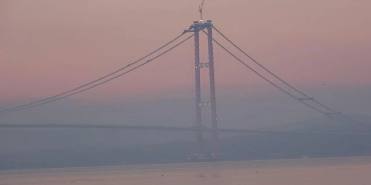 Çanakkale Boğazı sis nedeniyle transit gemi geçişlerine kapatıldı