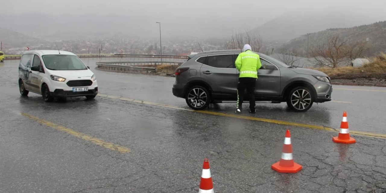 Kayseri-Malatya kara yolu ulaşıma kapatıldı