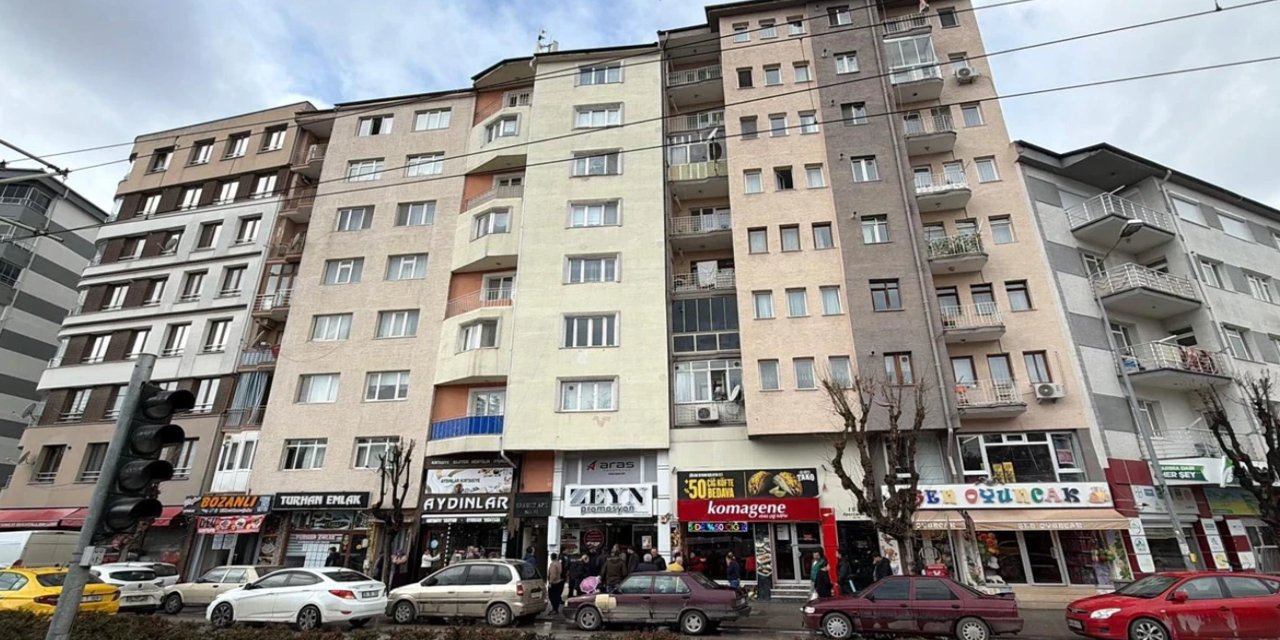 Baz istasyonunu tamir ederken 7.kattan düşüp hayatını kaybetti