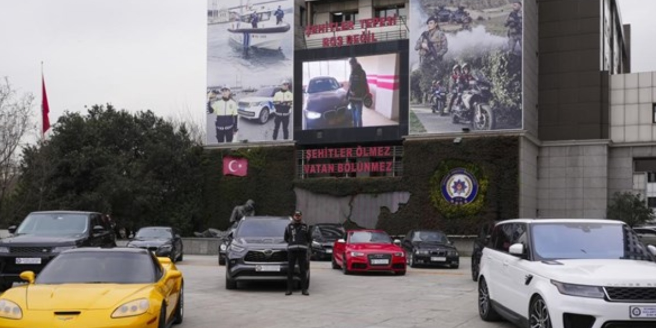 İstanbul'da lüks otomobil kaçakçılığı operasyonu: 14 kişi gözaltına alındı