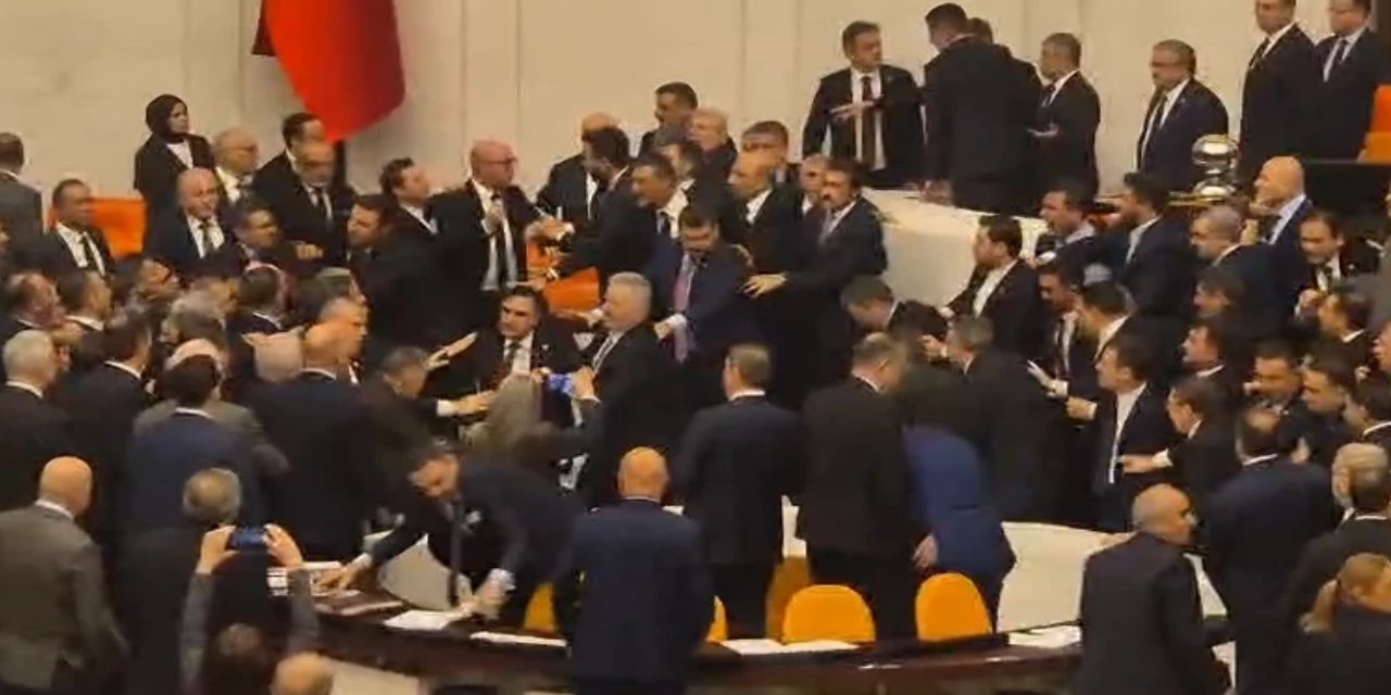 Meclis'te vekiller arasında kavga: Mahmut Tanal'ın burnu kanadı