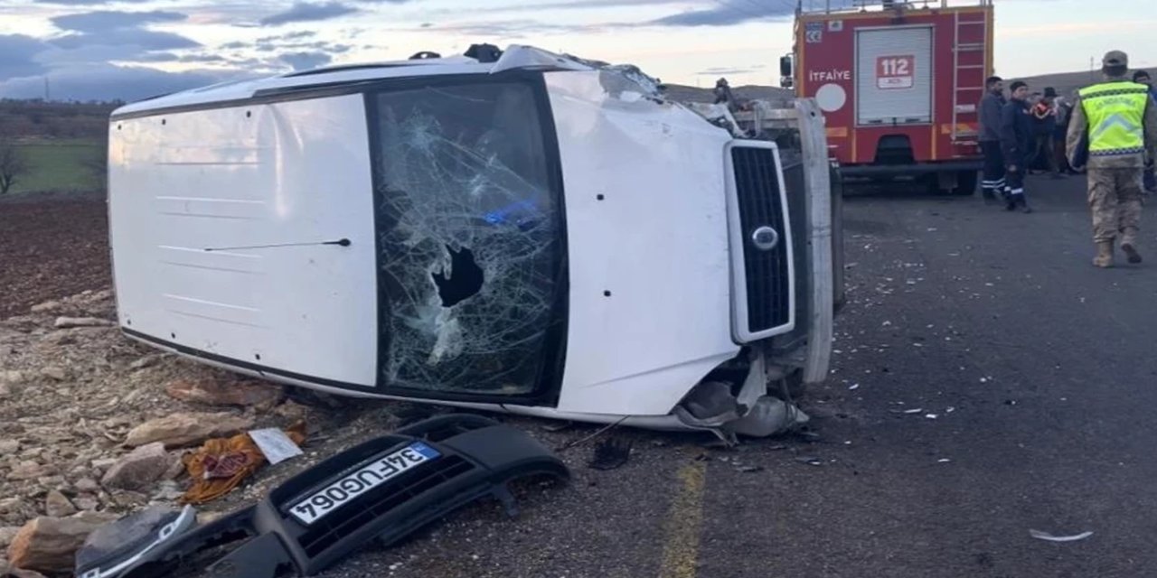 Mardin'de iki araç kafa kafaya girdi: 4 yaralı