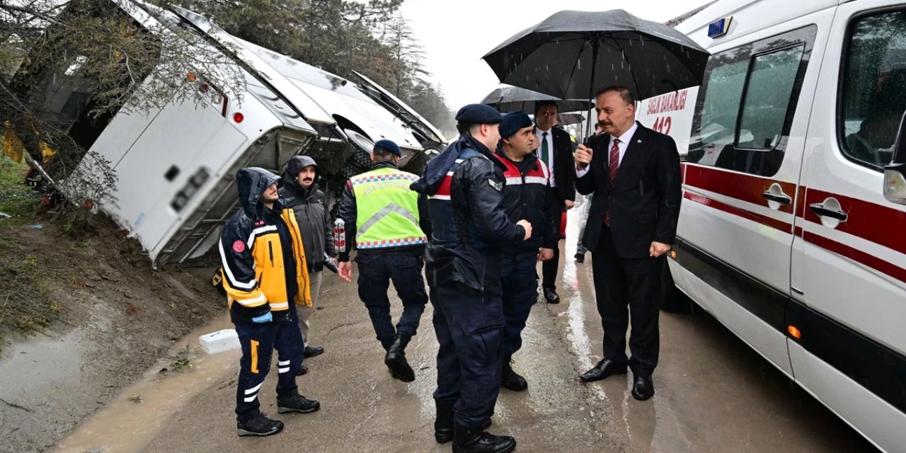 Isparta'da cezaevi ring aracı devrildi: Yaralılar var