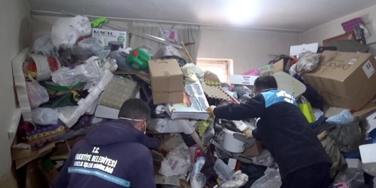 Erzurum'da bir evden 25 ton çöp çıkarıldı