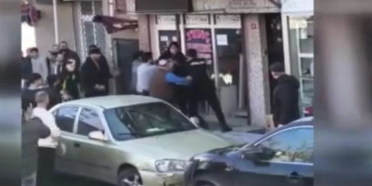 İstanbul'da bir şahıs polis devriyesine saldırdı: 4'ü polis 6 yaralı