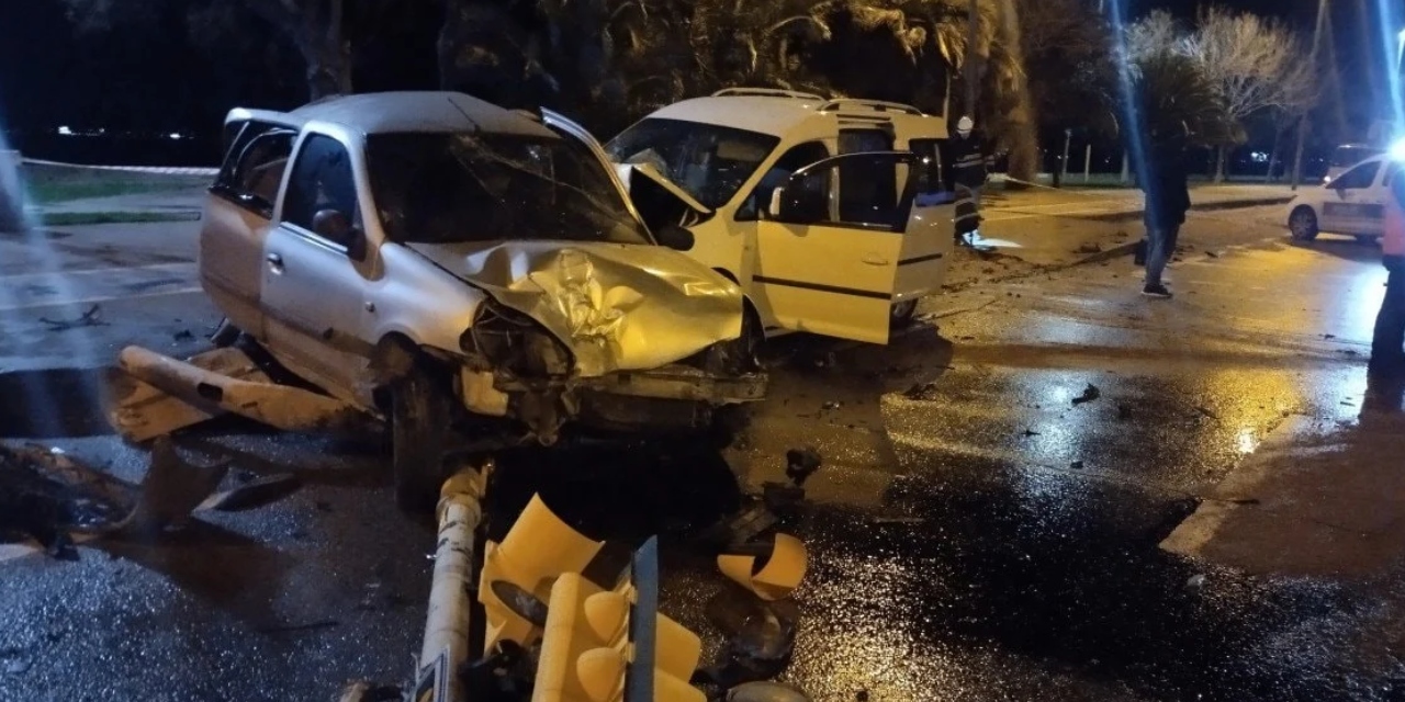 Kartal sahil yolunda zincirleme kaza: 4 kişi yaralandı