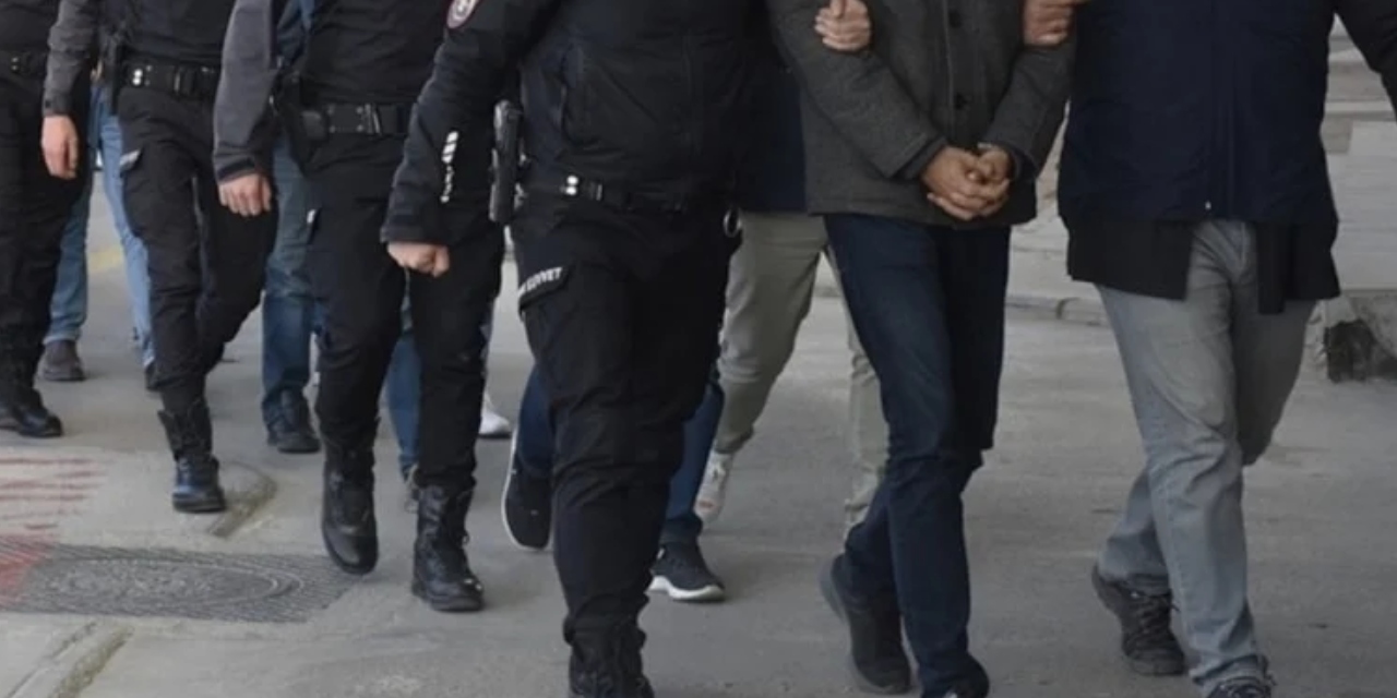 6 il merkezli suç örgütlerine bilgi sızdıran 9'u polis 17 şüpheliye gözaltı kararı