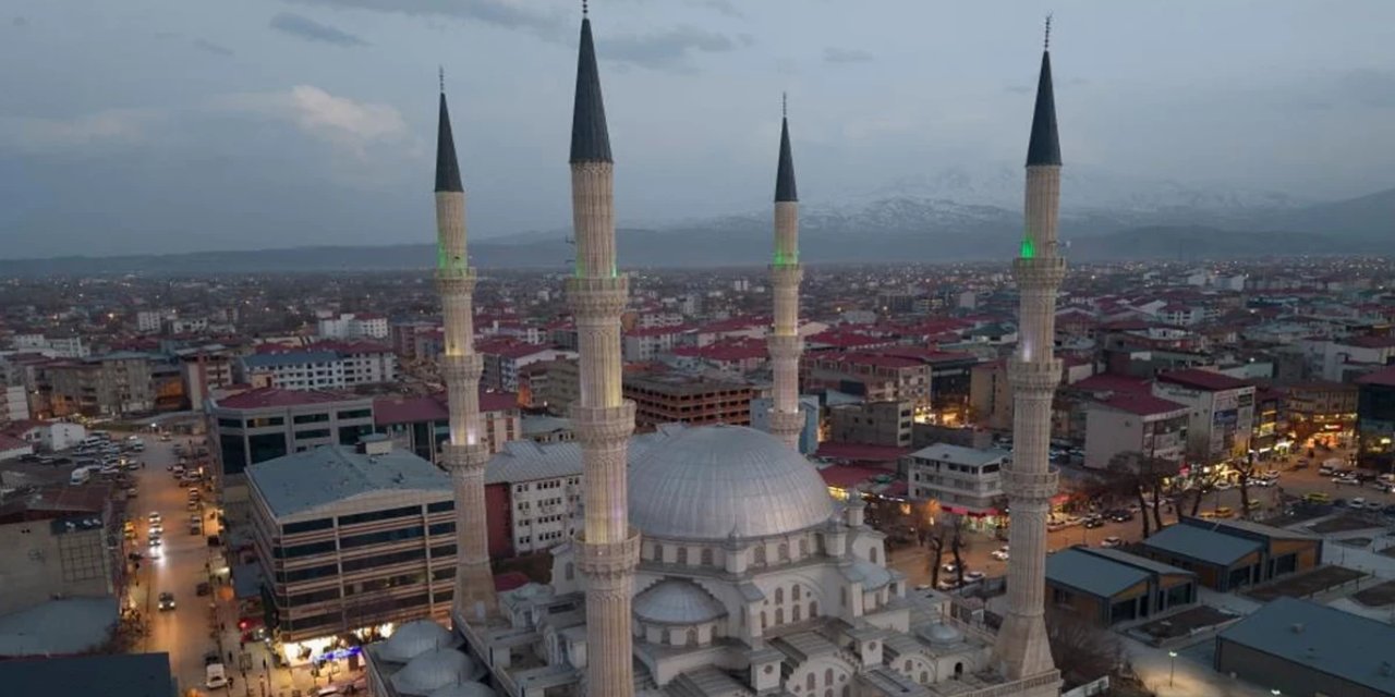 Hatay'da köprüden düşerek akıntıya kapılan çocuk hayatını kaybetti