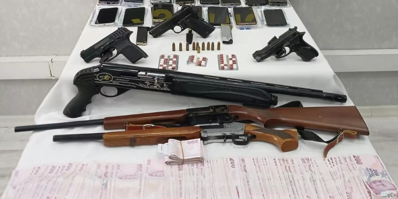 Mersin'de fuhuş operasyonunda 13 kişi tutuklandı: 27 araç ve 51 tapuya el konuldu