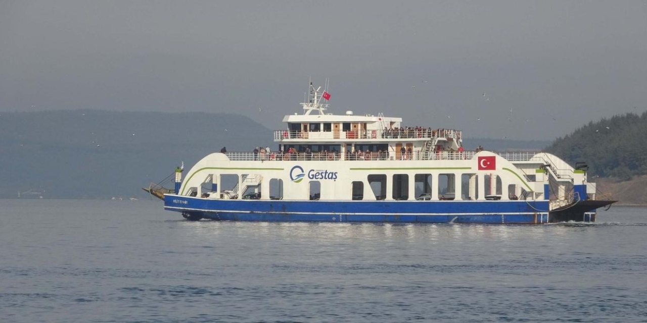 Bozcaada feribot hattında 2 sefer iptal edildi