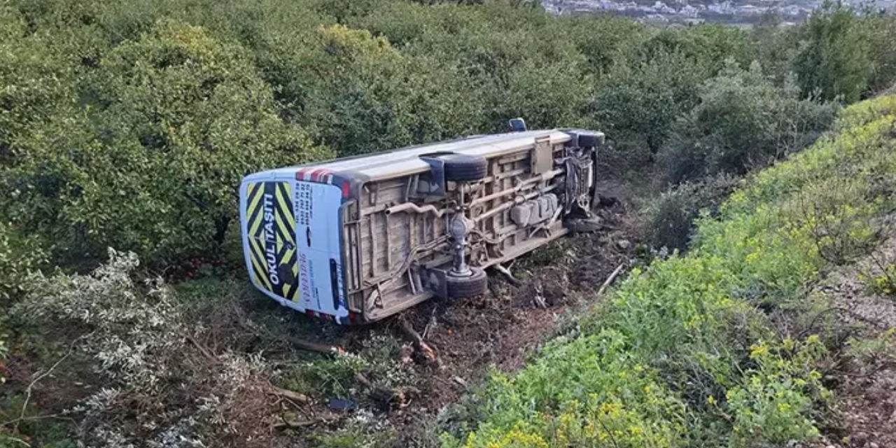 Hatay'da öğrenci servisi devrildi: 7 kişi yaralandı