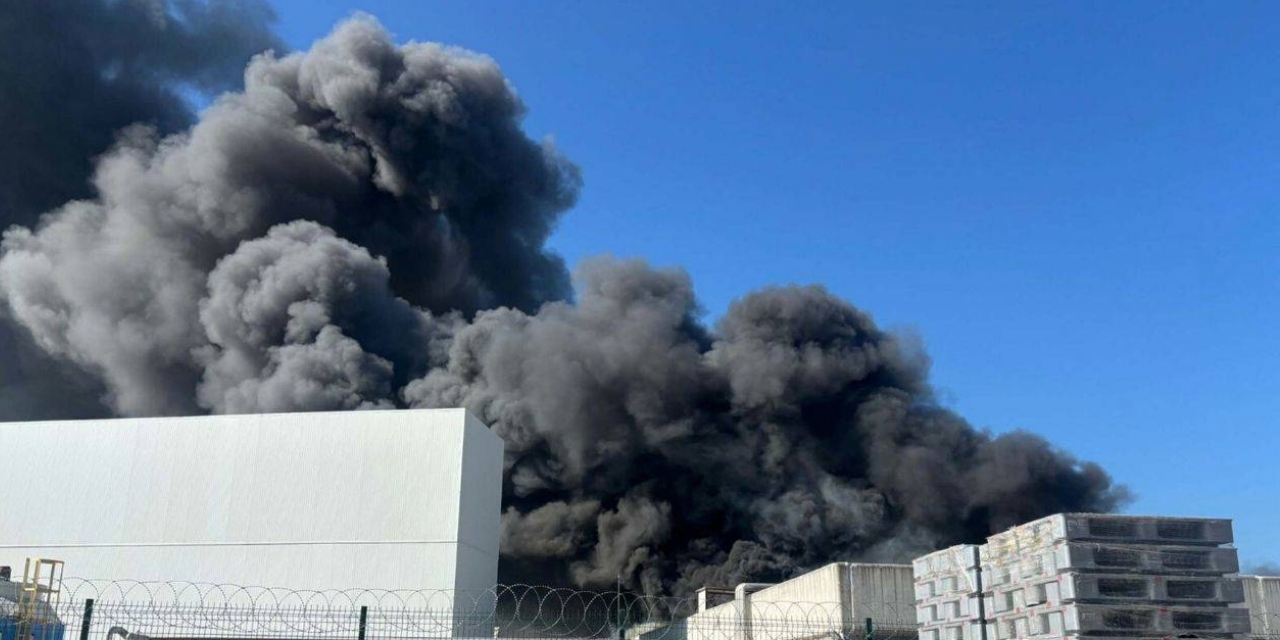 Manisa'da oyuncak fabrikasında yangın