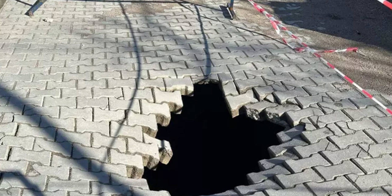 Çanakkale'de sağanak nedeniyle yol çöktü