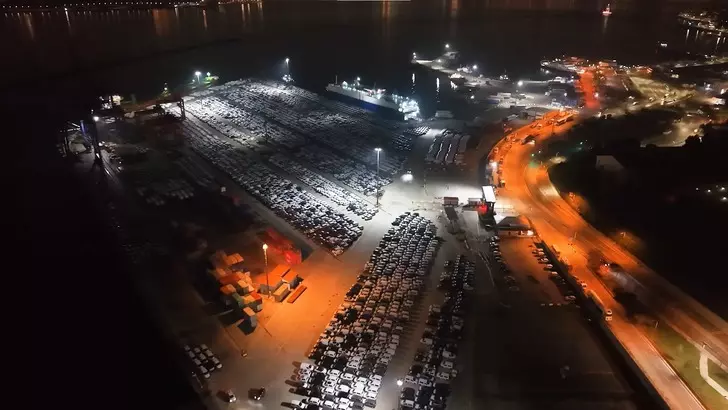2026 Model Sıfır Araçlar Haydarpaşa'da, Gece Boyunca Süren Tahliye Limanı Galeriye Çevirdi!