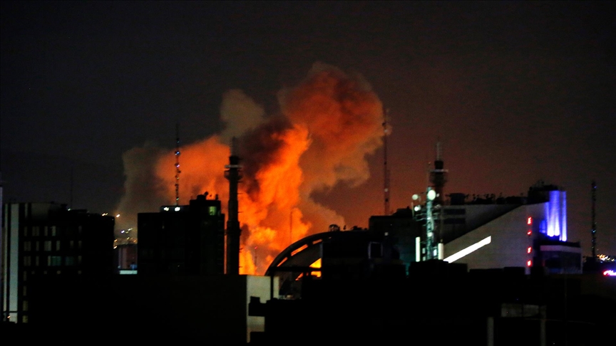 İsrail İran'a hava saldırısı başlattı! Tahran'da patlamalar yaşanıyor