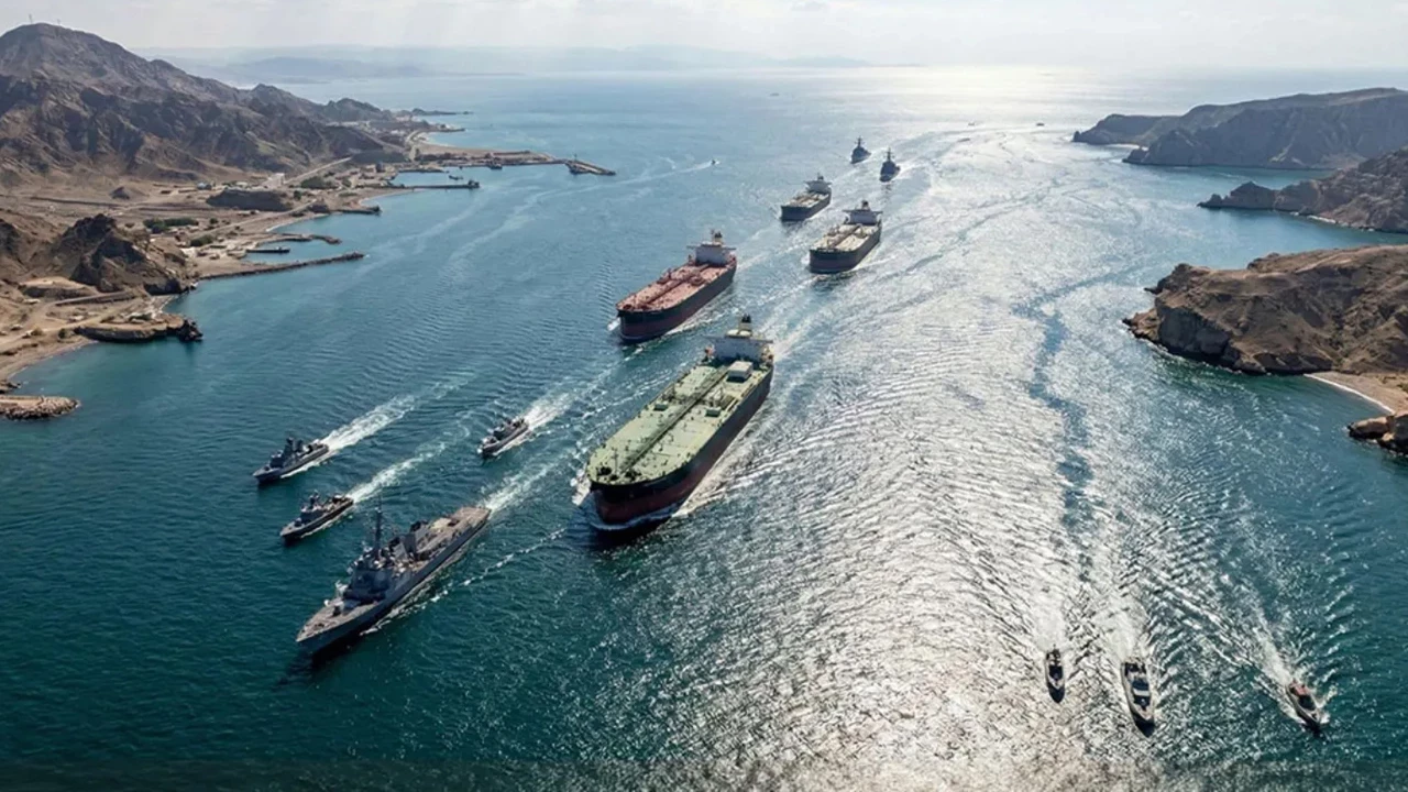 Hürmüz Boğazı Kapandı mı? İran'dan Yeni Açıklama Geldi!