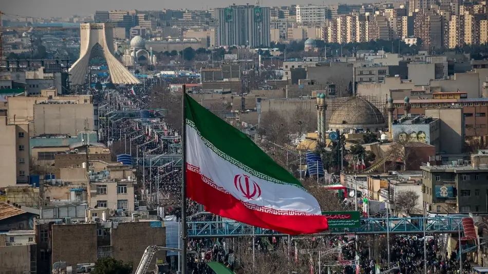 İran’dan Hürmüz Boğazı Tehdidi: “Geçmeye çalışan gemiler hedef alınacak”