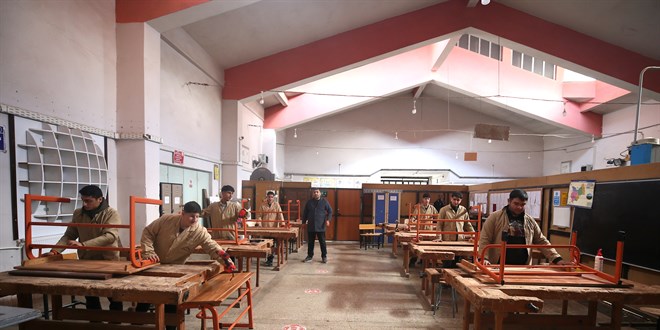 Meslek Lisesinde 17 Milyon TL Ciro: Öğrenciler Hem Öğreniyor Hem Kazanıyor