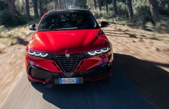İtalyan Şıklığı Türkiye’de: Yeni Nesil Hibrit SUV Alfa Romeo Tonale Sahneye Çıktı
