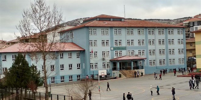 Okulda Kızlar Tuvaletinde Silah ve Tehdit Notu Bulundu