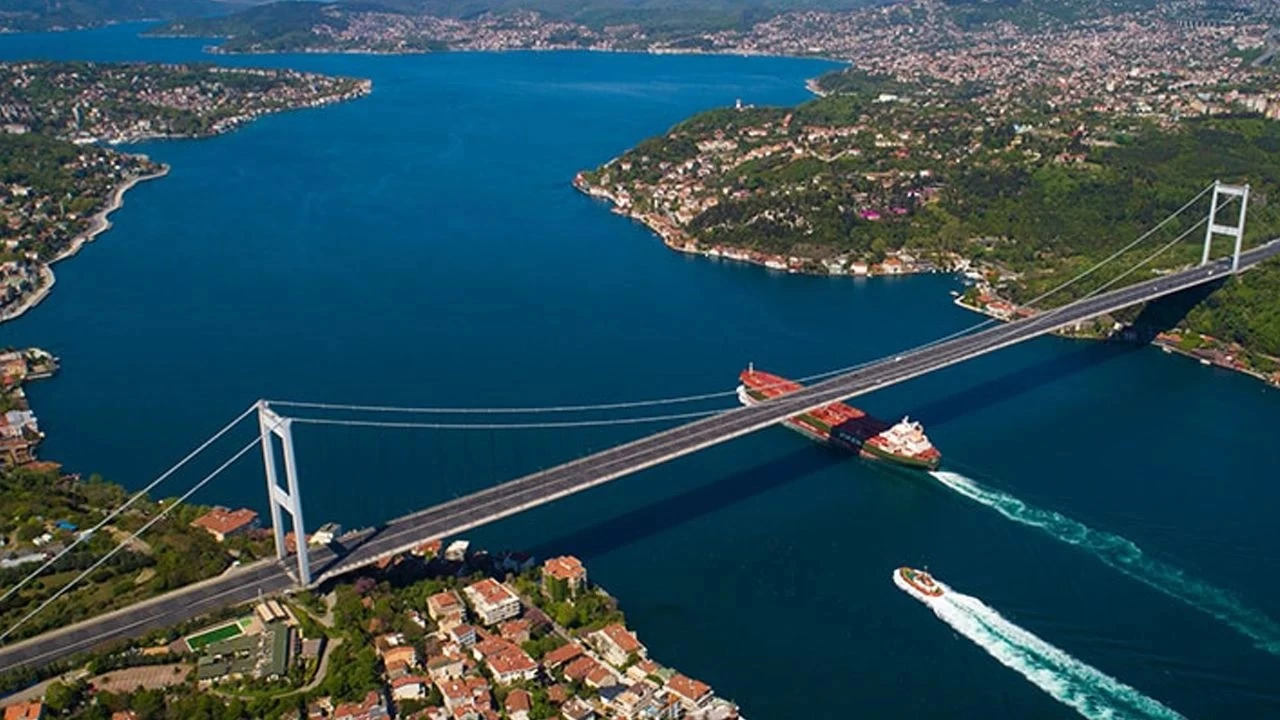 İstanbul Boğazı Yarın Deniz Trafiğine Kapatılacak