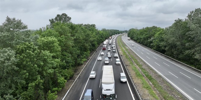 Anadolu Otoyolu’nda Bayram Trafiği Oluştu