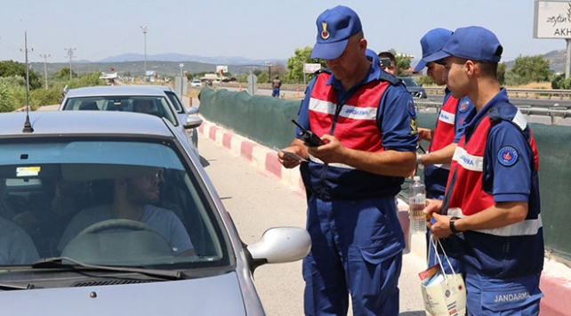 Otoyol Jandarması Bayramda Ayakta: 323 Kilometrelik Hatta 24 Saat Denetim Yapıyorlar